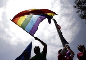 Новости России - ЛГБТ: На несанкционированной акции гей-активистов в Москве полиция задержала около 30 человек