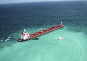 Авария танкера на Большом барьерном рифе: экологии нанесен серьезный ущерб