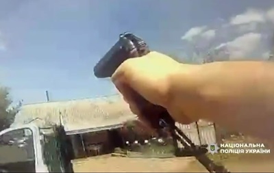 З явилось відео нападу на поліцію на Хмельниччині