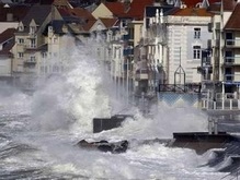 В Великобритании и на Севере Франции осложнились погодные условия