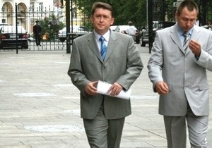 Мельниченко  надел белую рубашку  и приехал на очную ставку с Кучмой
