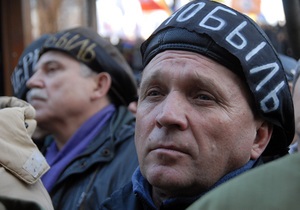 Cвыше сотни чернобыльцев собрались у здания Верховной Рады