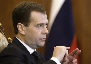 Медведев назвал недопустимыми попытки северных стран ограничить России доступ к Арктике