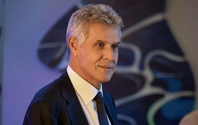 Умер звезда сериала Эмили в Париже