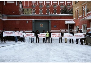 В Днепропетровске прошел автопробег в поддержку обвиняемого в апрельских терактах Дмитрия Ревы
