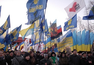 В Киеве на Софийской площади начался митинг сторонников оппозиции