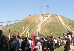 На Хортице снесли крест ради строительства самого высокого флагштока в Украине