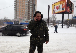 снег в Киеве - непогода - пробки - В Киеве 300 военнослужащих внутренних войск МВД задействованы в уборке снега