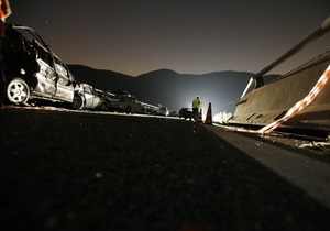 Италия - Фотогалерея: Сорвались в пропасть. Катастрофа автобуса с паломниками в  Итали
