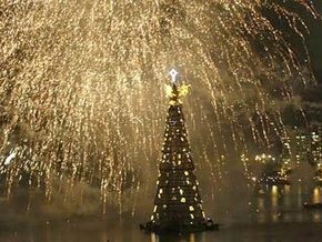 В Рио-де-Жанейро зажглась самая большая плавучая елка