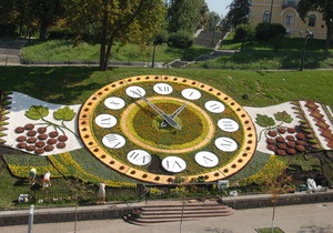 Киевляне выберут новый дизайн для цветочных часов в центре столицы