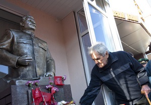 Памятник Сталину причинил жителю Запорожья моральные страдания. Он обратился в суд