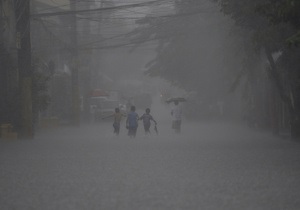 В Китае из-за тайфуна эвакуированы более 400 тысяч жителей