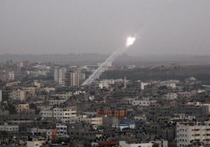 СМИ: В Тель-Авиве слышны взрывы и сирена воздушной тревоги