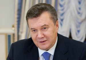 Янукович поздравил генсека НАТО с днем рождения