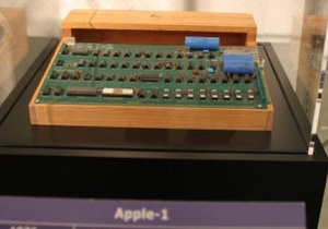 Первый персональный компьютер Apple-1 выставят на аукцион