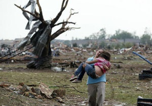 На юг США обрушились мощнейшие за 15 лет торнадо: Десятки погибших, сотни пострадавших. Метеорологи не исключают новых ураганов
