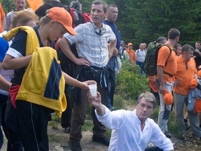 После восхождения Ющенко на Говерлу собрали шесть мешков мусора