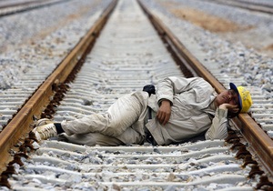 В Закарпатье поезд Будапешт - Москва травмировал уснувшего на шпалах мужчину