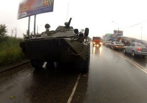 В Красноярске полицейская машина столкнулась с БТР