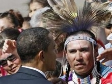 Обама стал членом племени индейцев и получил имя Барак Черный Орел