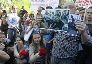 Журналисты пикетировали МВД, требуя расследовать избиение их коллег на митинге в Киеве