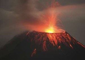 Из-за извержения вулкана Эквадор и Гватемала закрывают аэропорты