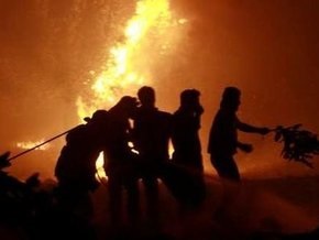 Лесные пожары в пригородах Афин: борьба с огнем продолжается