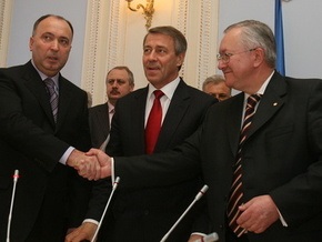 Тарасюк заявил о фальсификации списка с подписями за отставку главы  фракции НУ-НС