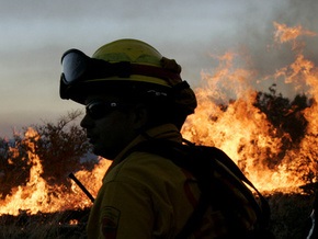 Крупный пожар в Калифорнии: огонь подобрался к Лос-Анджелесу