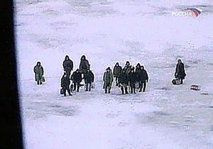 Спасатели сняли 500 человек с отколовшейся в Азовском море льдины