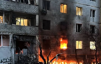 РФ ударила по многоэтажке в Сумах: пострадали дети