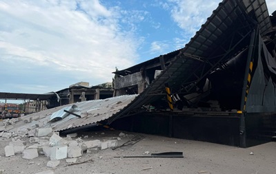 Россия сбросила УАБы на склады Новой почты в Изюме