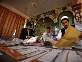 В Афганистане обработали половину бюллетеней: Карзай набирает 46% голосов