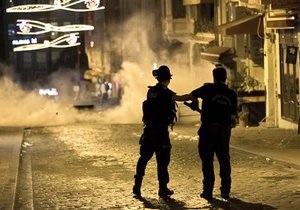 Новости Турции - протесты в Турции: В Стамбуле и Анкаре произошли масштабные столкновения протестующих с полицией