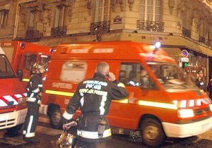 В пригороде Парижа неизвестные подожгли кошерный супермаркет