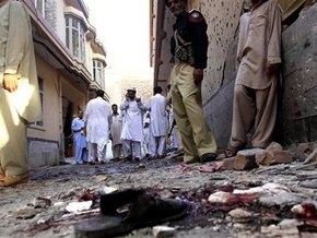 Террорист-смертник подорвал себя в Пакистане: три человека погибли, 15 ранены