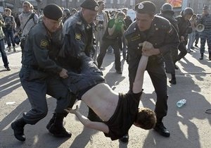 Расследование беспорядков на Болотной: суд в Москве заключил под стражу 13 человек