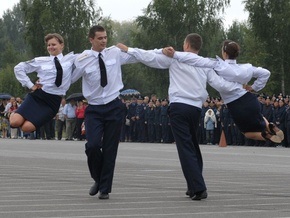 Фотогалерея: Как танцуют милиционеры