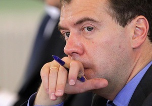 Медведев пожаловался на давление коллег, которые просят повлиять на российский суд