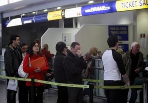 Испания закрывает аэропорты из-за вулканического облака