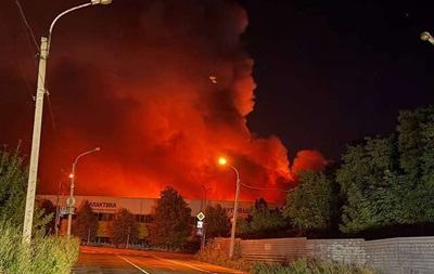 В Донецке после атаки дронов горит ТЦ Галактика