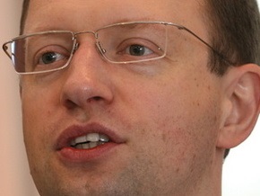 Яценюк выступает против кредитов на покупку иностранных товаров