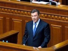 Янукович начал выступление в парламенте с минуты молчания