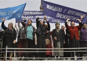 На юге Кыргызстана митингуют сторонники Бакиева