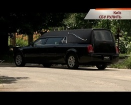 Журналистов вынудили удалить видео, снятое на похоронах сотрудника СБУ, погибшего в резонансном ДТП в Киеве
