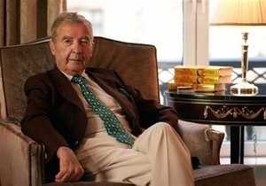 Скончался английский писатель, автор десятков детективов Дик Френсис