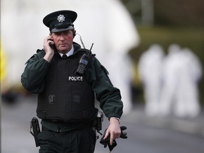 В Северной Ирландии арестовали двух подозреваемых в убийстве полицейского