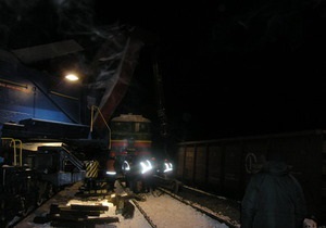 Свыше 400 человек работают над ликвидацией аварии грузового поезда в Сумской области