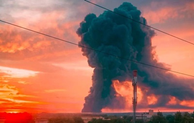 Дроны начали уничтожать склады Ozon в России